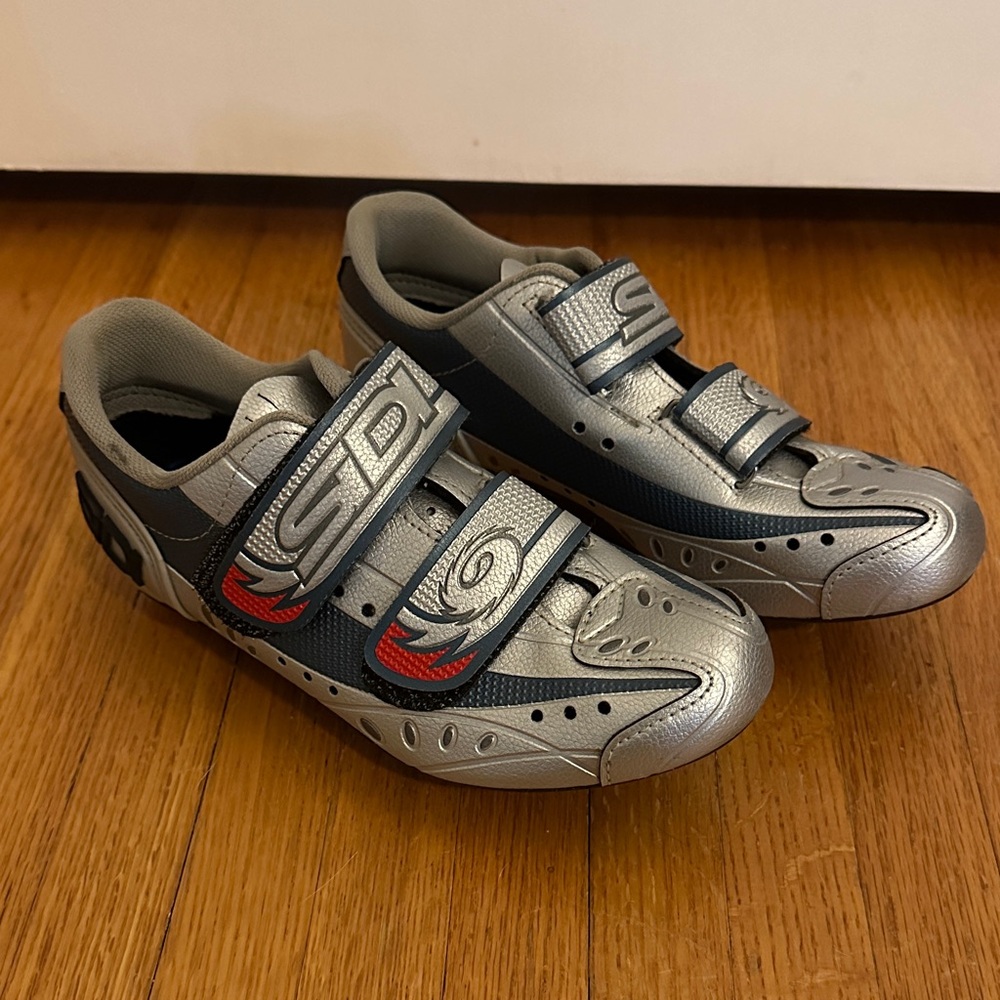 Sidi Women's Silver and Black Athletic Shoes